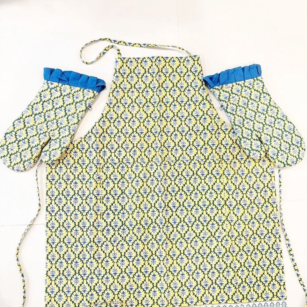 NWOT Pomegranate Hostess Set Apron Oven Mitts Block Print